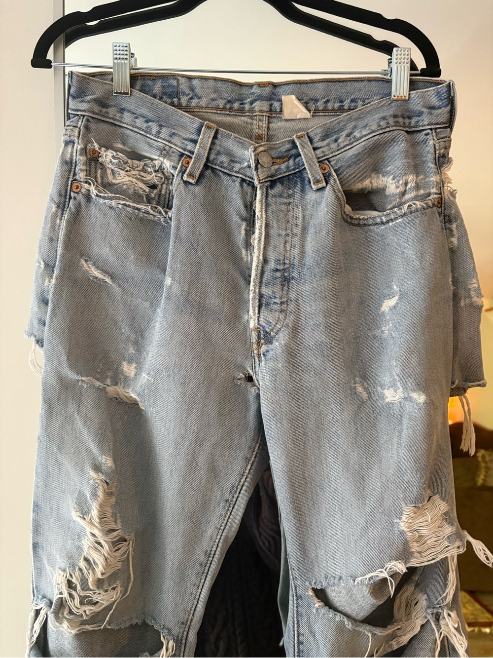 Very Ripped Levi’s Jeans - Picture 2 of 12